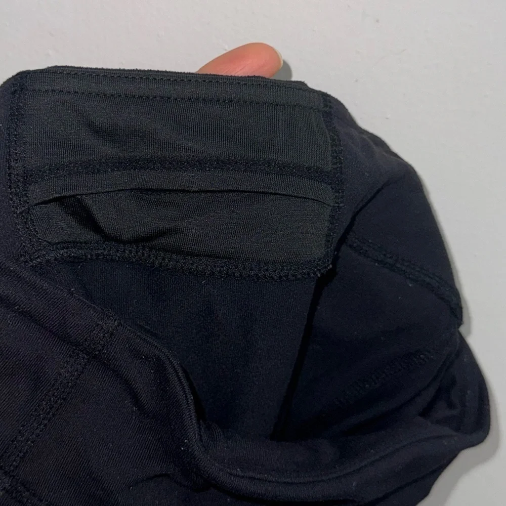 Lululemon black capri size 6